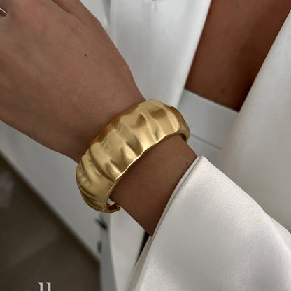 Exaggerated Punk Matte Heavy Metal Chunky Open Bangles for Women Vintage Geometric Spring Bracelets Men Couple Jewelry