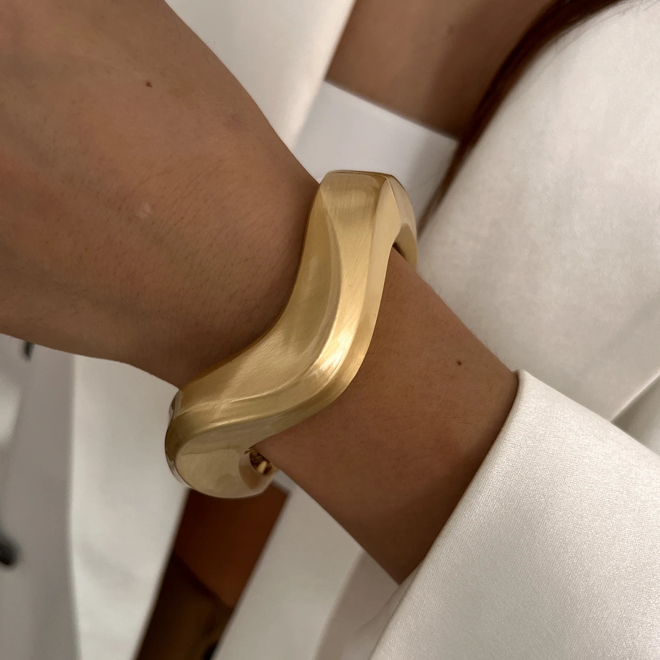 Exaggerated Punk Matte Heavy Metal Chunky Open Bangles for Women Vintage Geometric Spring Bracelets Men Couple Jewelry