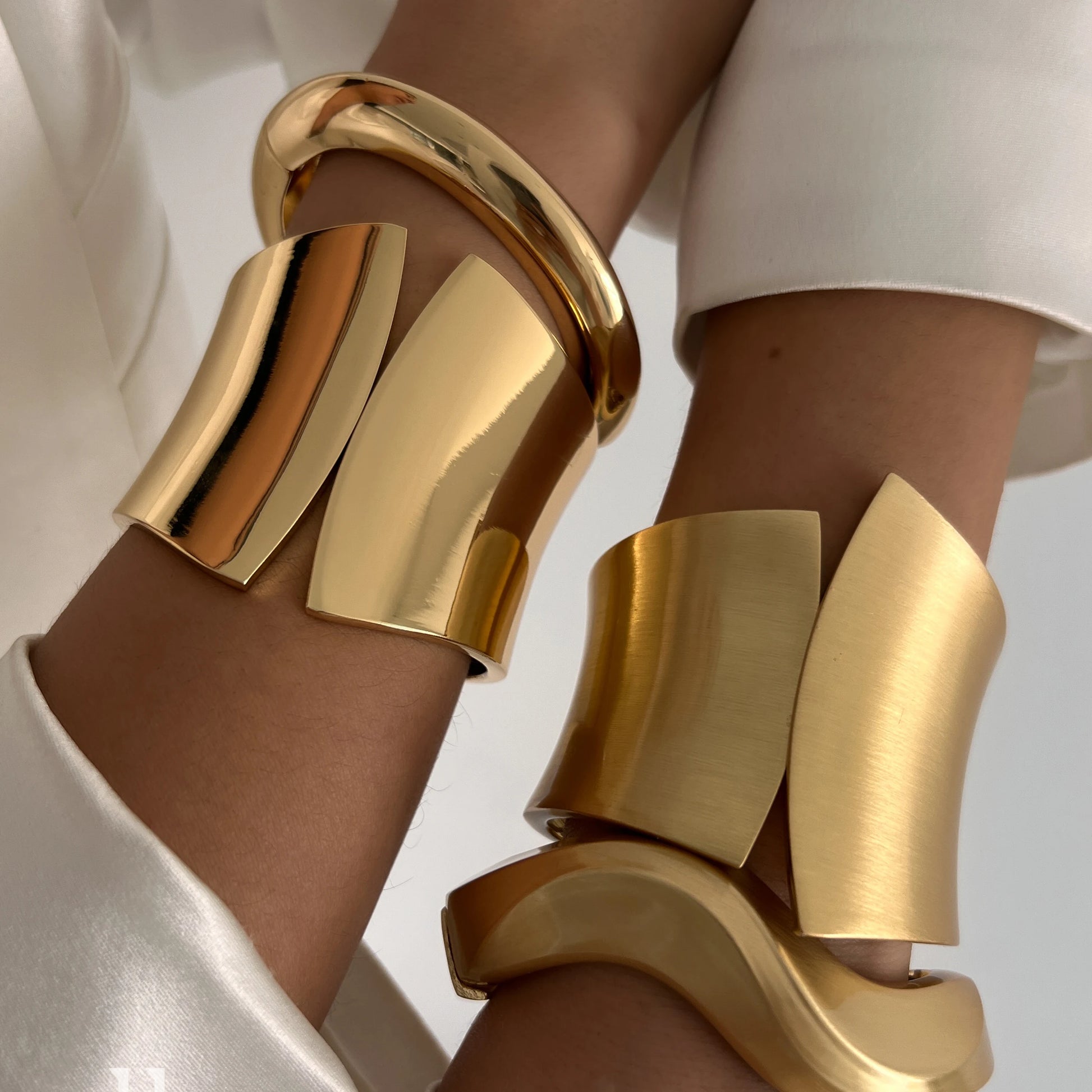 Exaggerated Punk Matte Heavy Metal Chunky Open Bangles for Women Vintage Geometric Spring Bracelets Men Couple Jewelry