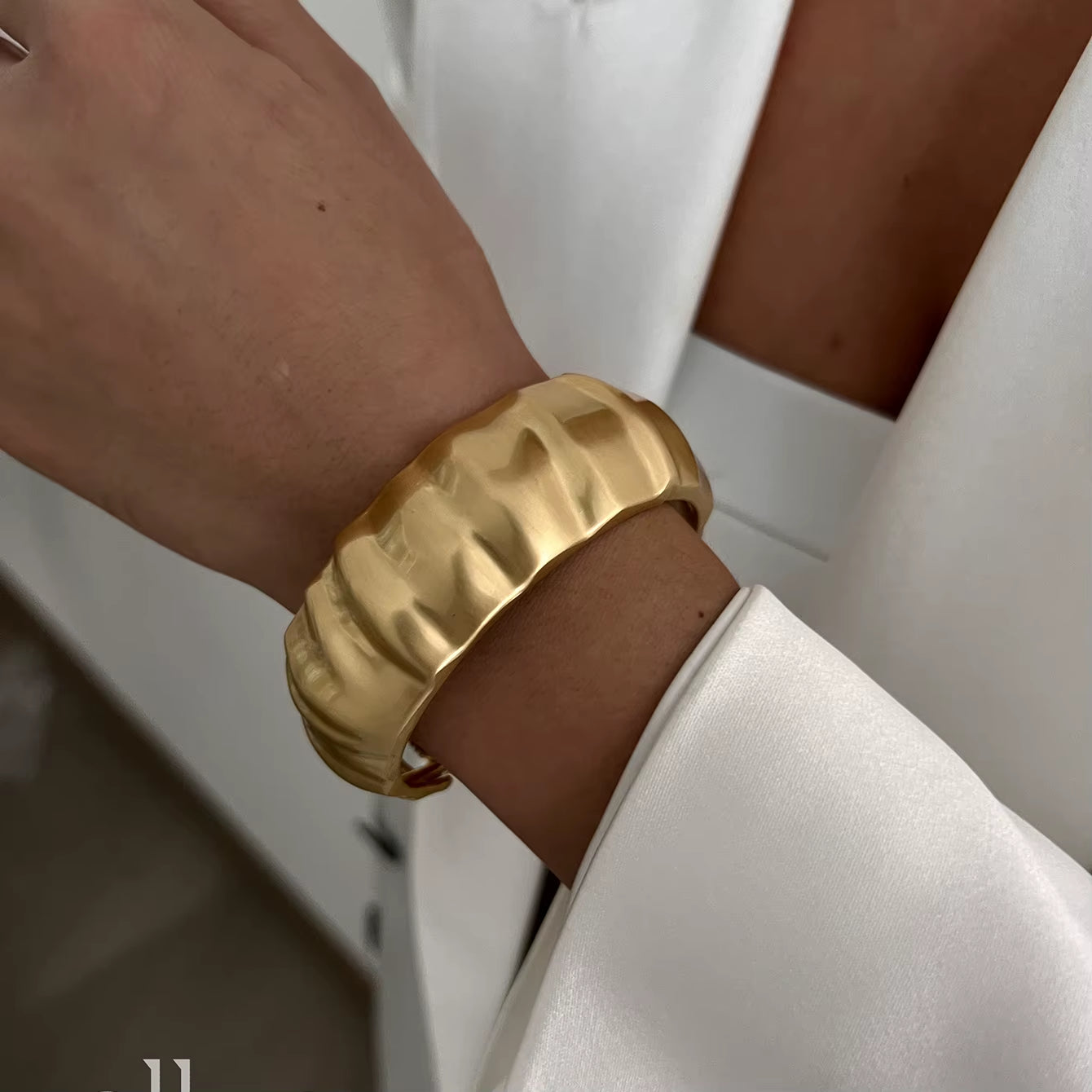 Exaggerated Punk Matte Heavy Metal Chunky Open Bangles for Women Vintage Geometric Spring Bracelets Men Couple Jewelry