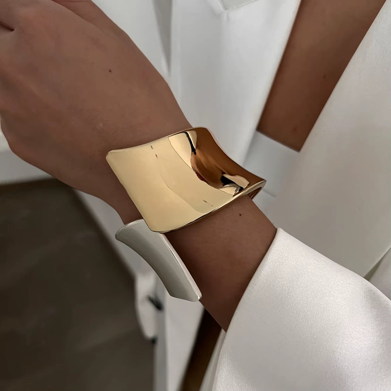 Exaggerated Punk Matte Heavy Metal Chunky Open Bangles for Women Vintage Geometric Spring Bracelets Men Couple Jewelry