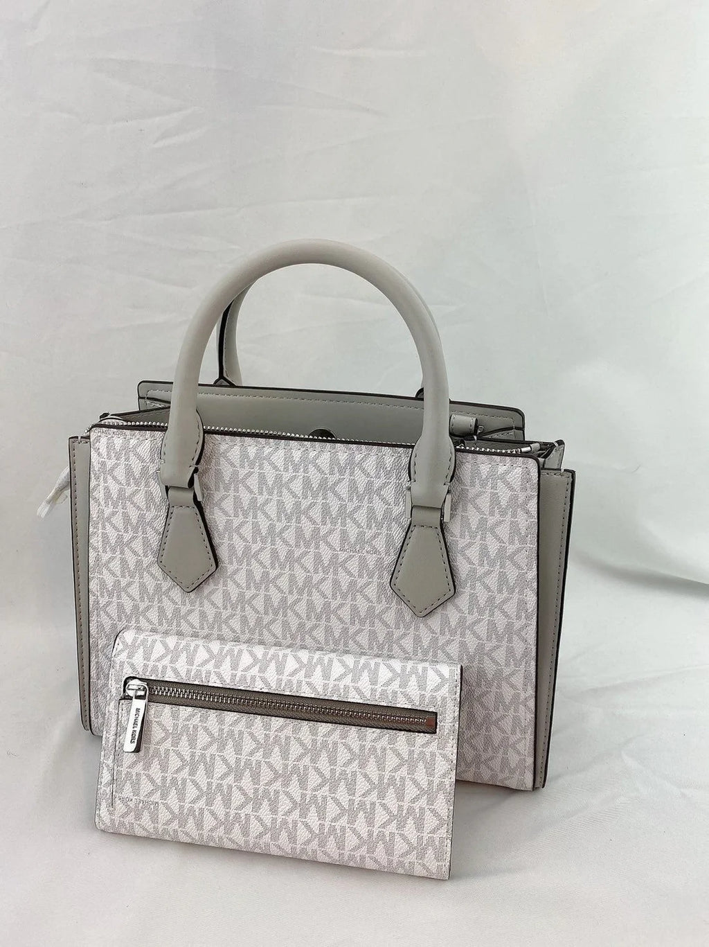 Michael Kors Sheila Medium Satchel