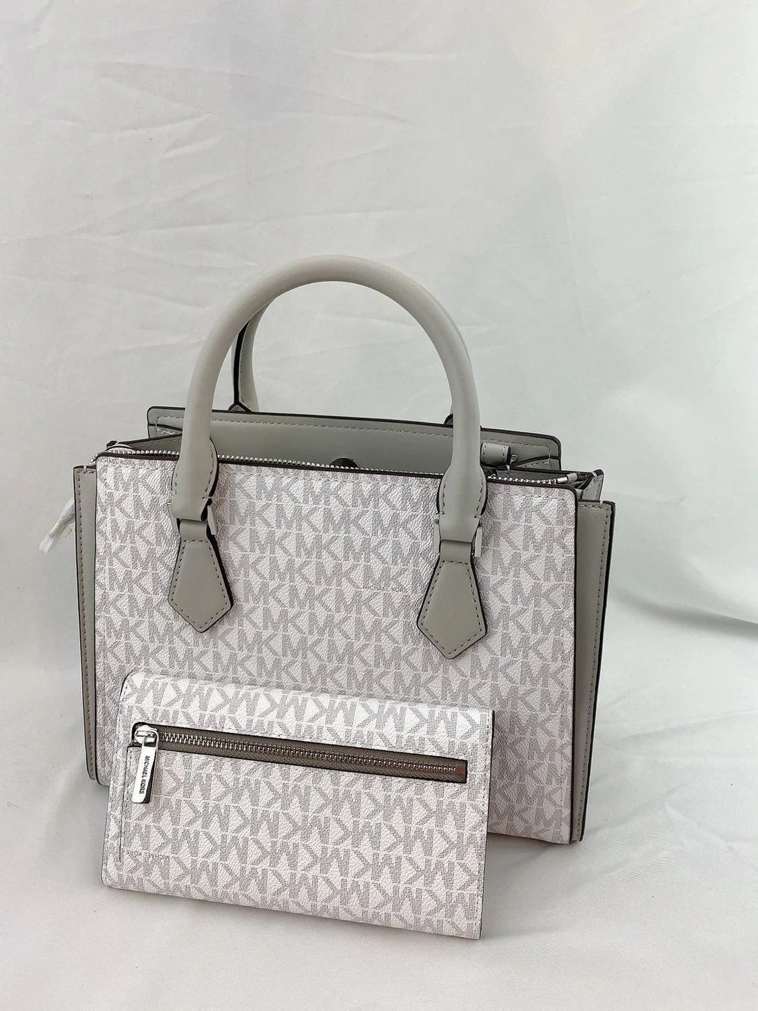 Michael Kors Sheila Medium Satchel